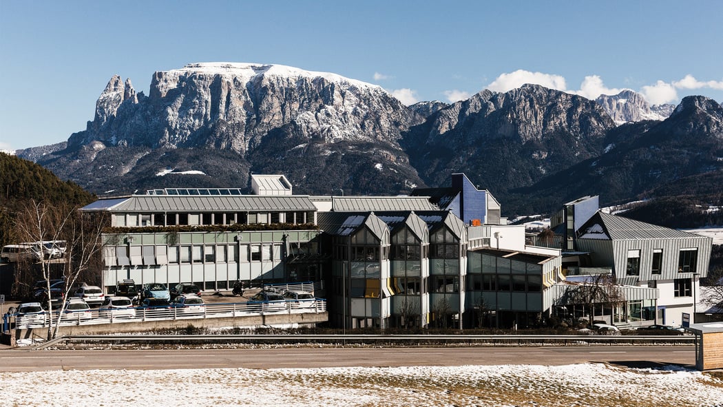 Vedno vse iz ene roke. Od leta 1969.