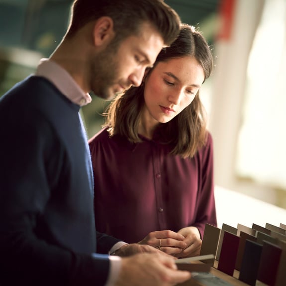 Composez vos fenêtres et portes d’entrée grâce aux tables de démonstration Finstral.