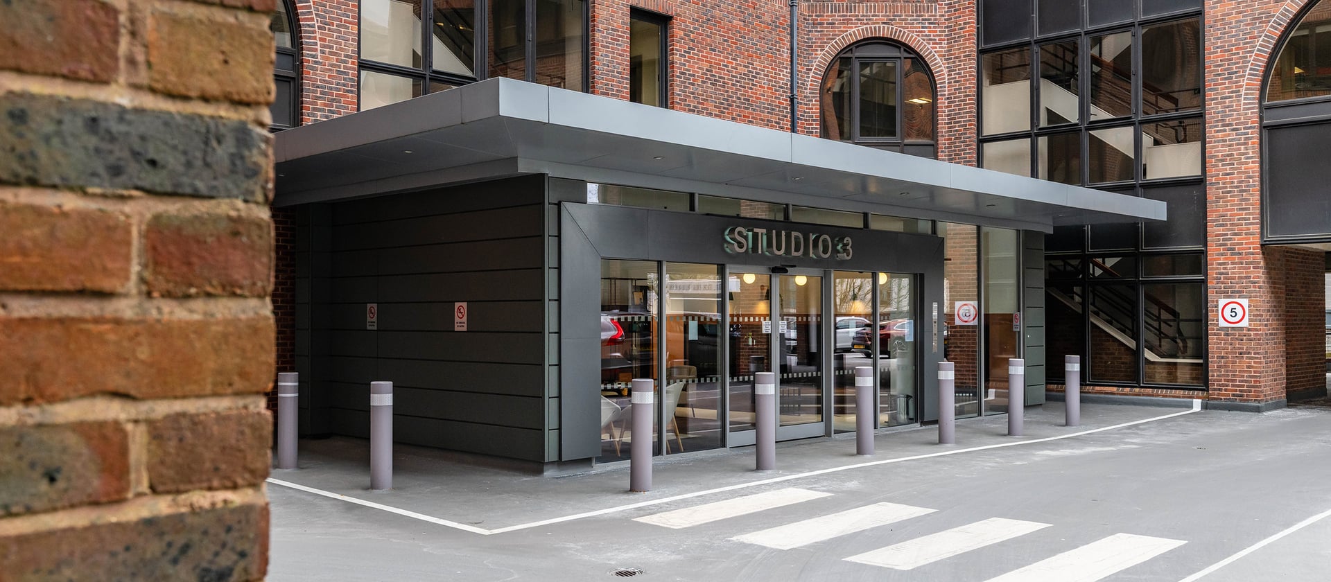 Finstral Studio Borehamwood