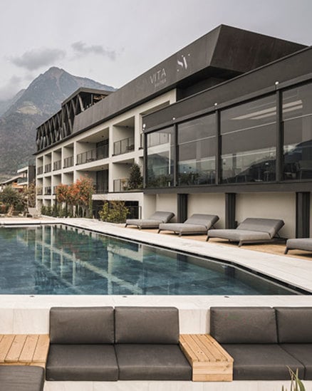 Nieuwbouw: Hotel in dorp Tirol