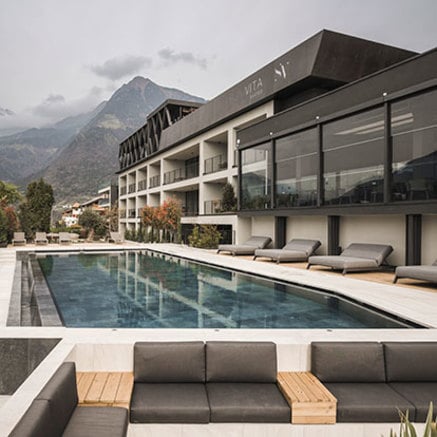 Construção nova: hotel em Tirolo