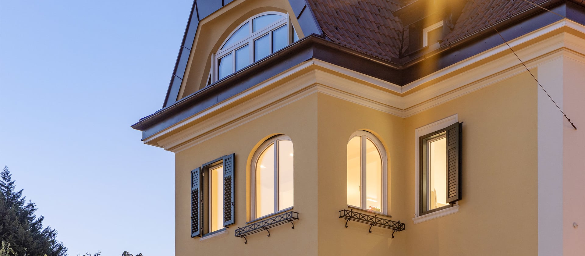 Authentieke look met nieuwe ramen: renovatie van een villa in Bozen