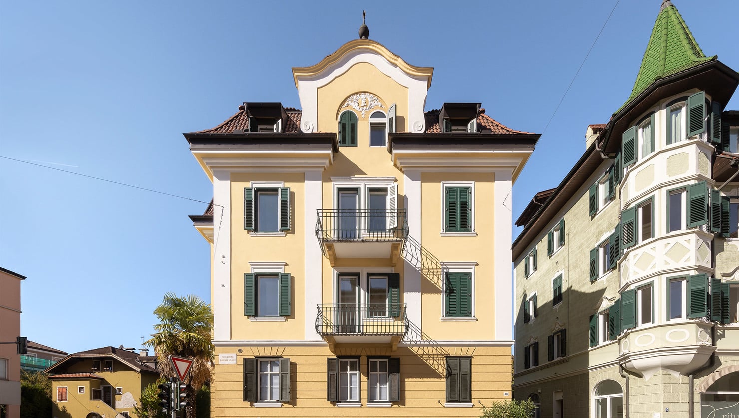Altbauoptik mit neuen Fenstern: Sanierung einer Bozner Villa.